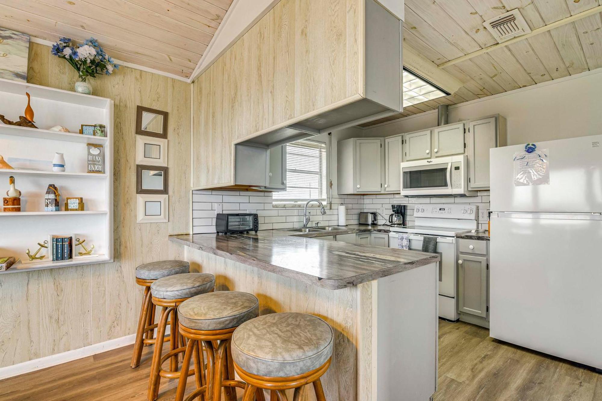 Galveston Home With Spacious Deck Steps To Beach! Eksteriør bilde