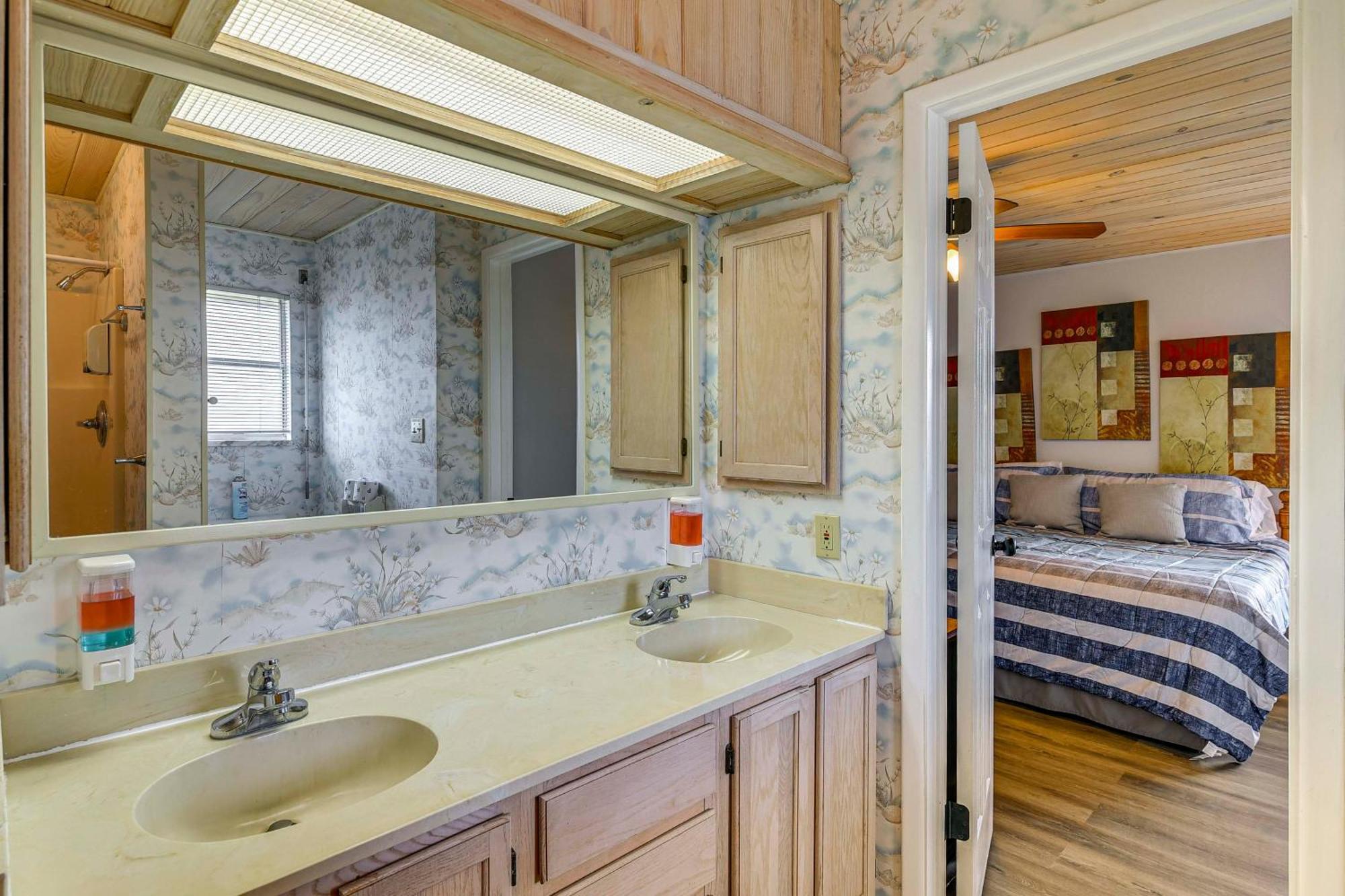 Galveston Home With Spacious Deck Steps To Beach! Eksteriør bilde